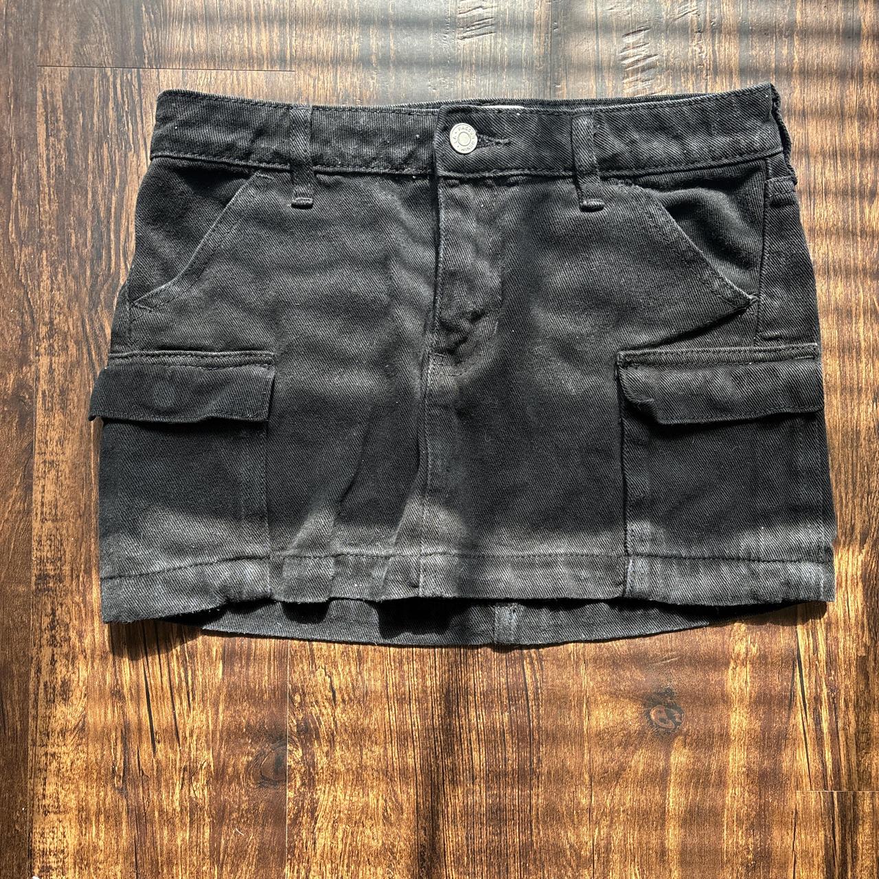 PacSun Women's Skirt - Black - 24" – Black cargo skirt from PacSun *selling bc …
