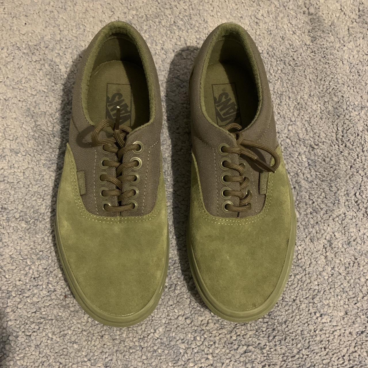 Vans military store mono