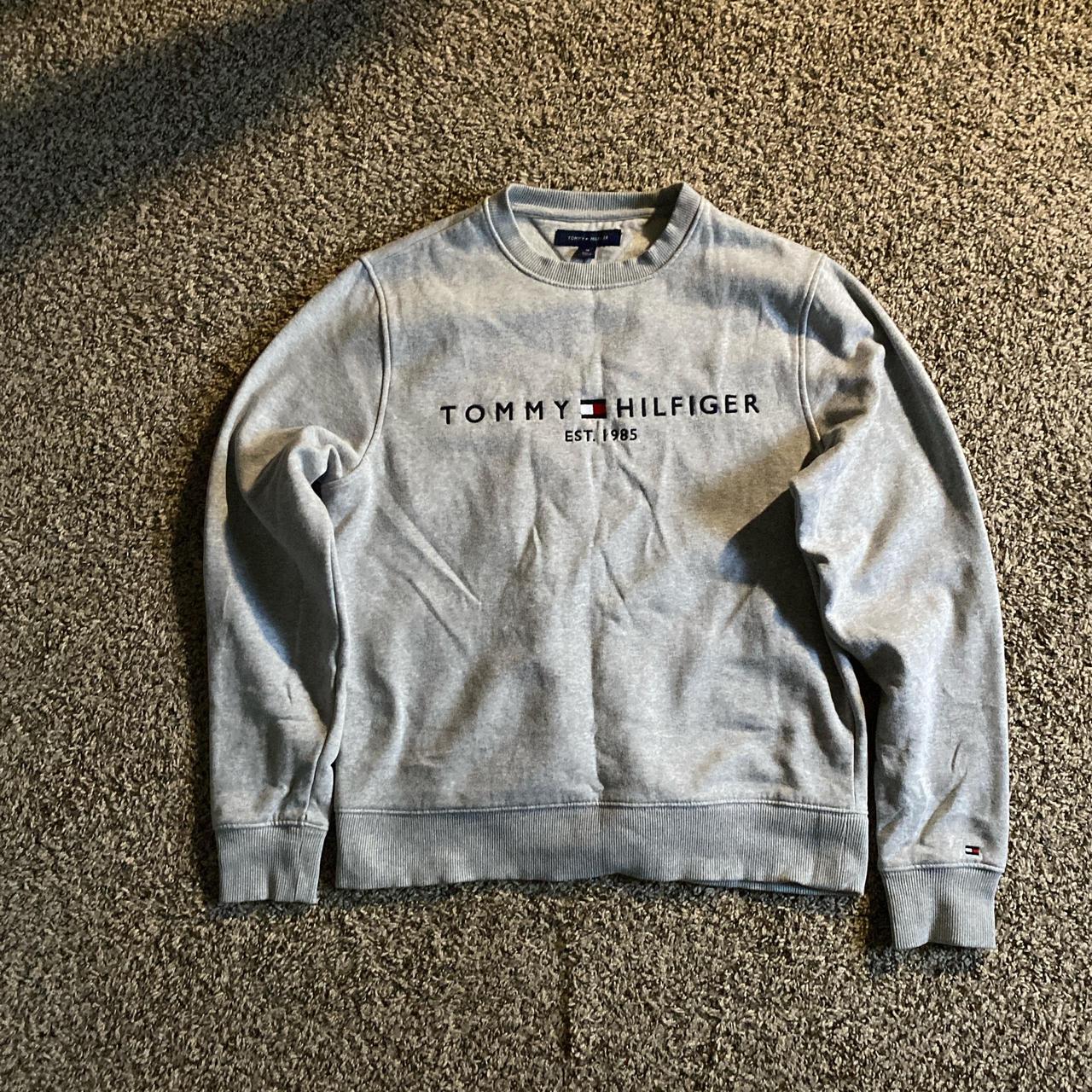 Grey Tommy Hilfiger sweater, #tommyhilfiger #tommyjeans