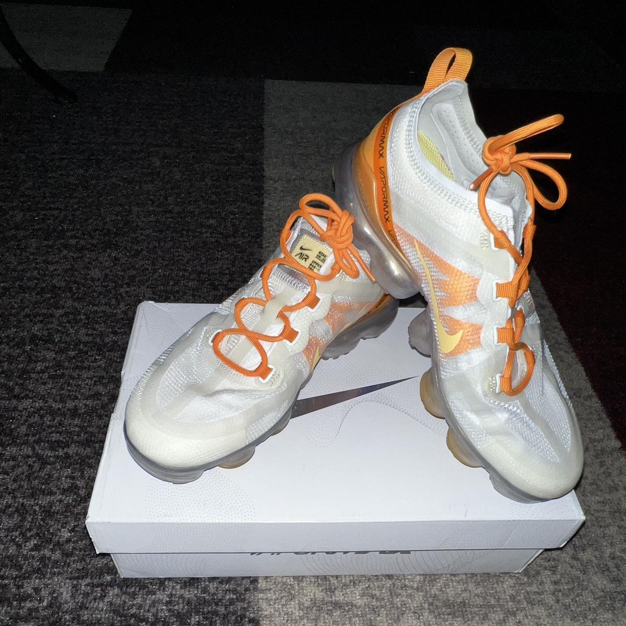 nike vapormax white orange