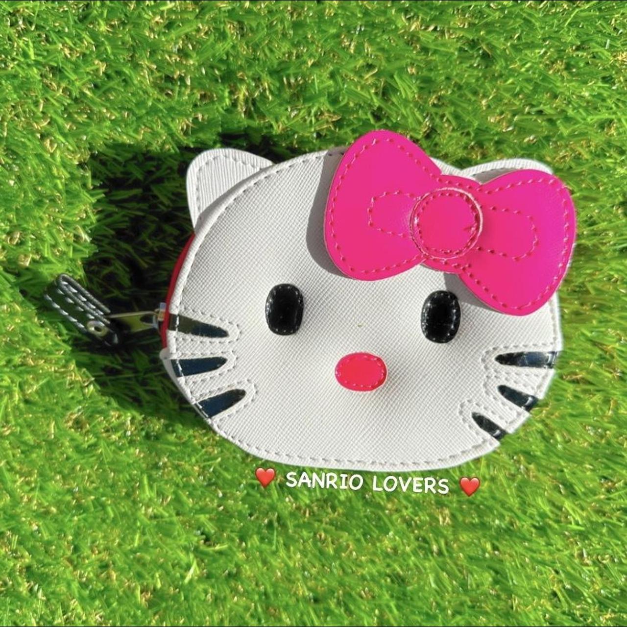 Amazon.com: Genuine Sanrio Hello Kitty 'Boutique' Zip Coin Purse with Strap  : Clothing, Shoes & Jewelry