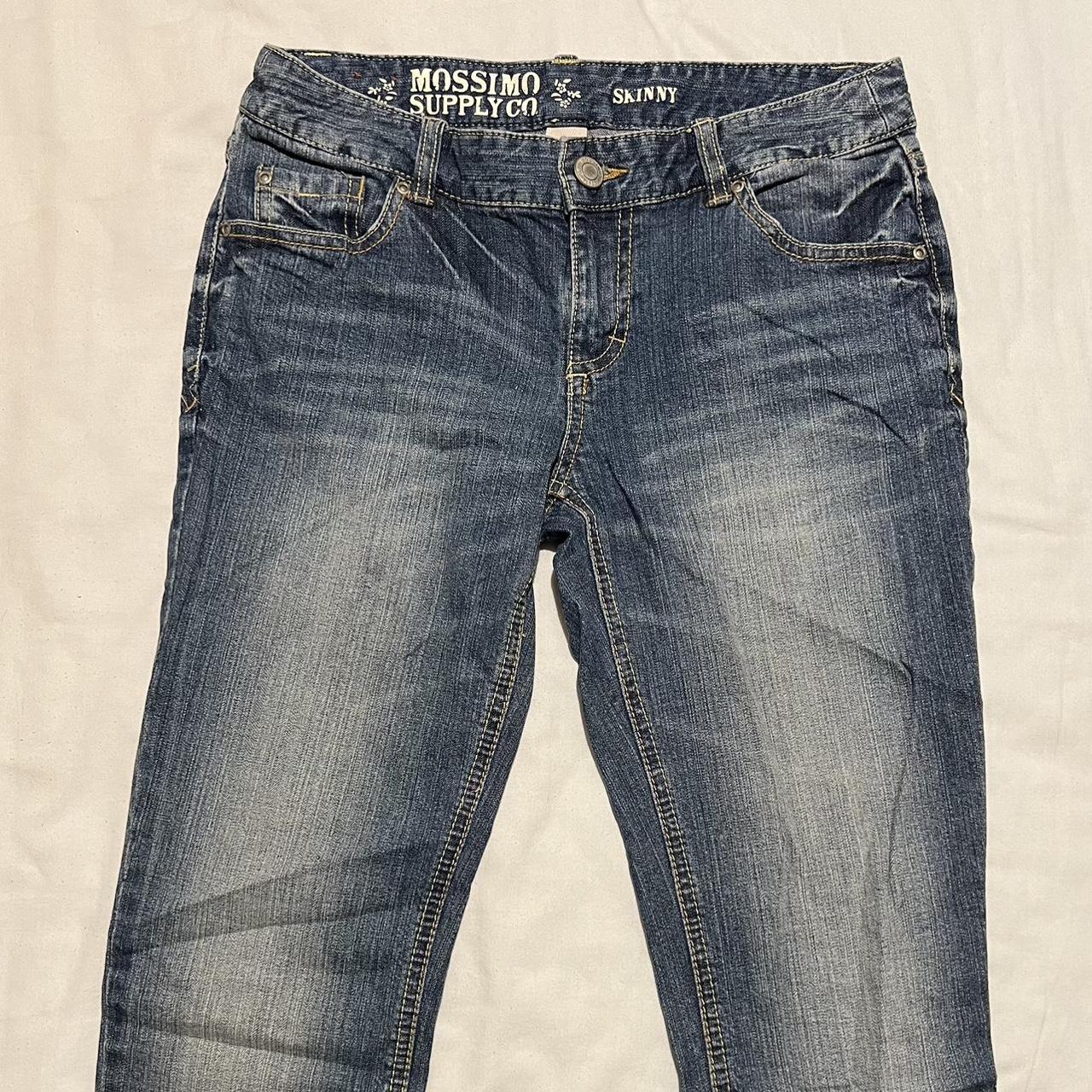 Y2K low waisted skinny jeans -fits a 25w -vintage... - Depop