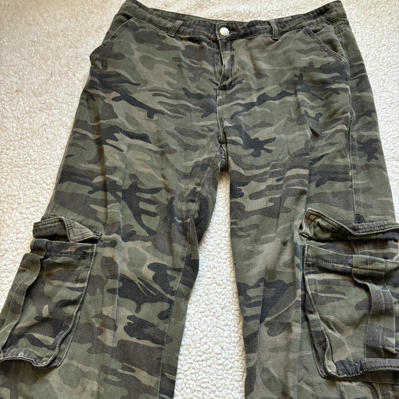 Low rise camo cargo pants Waist - 30” - Depop