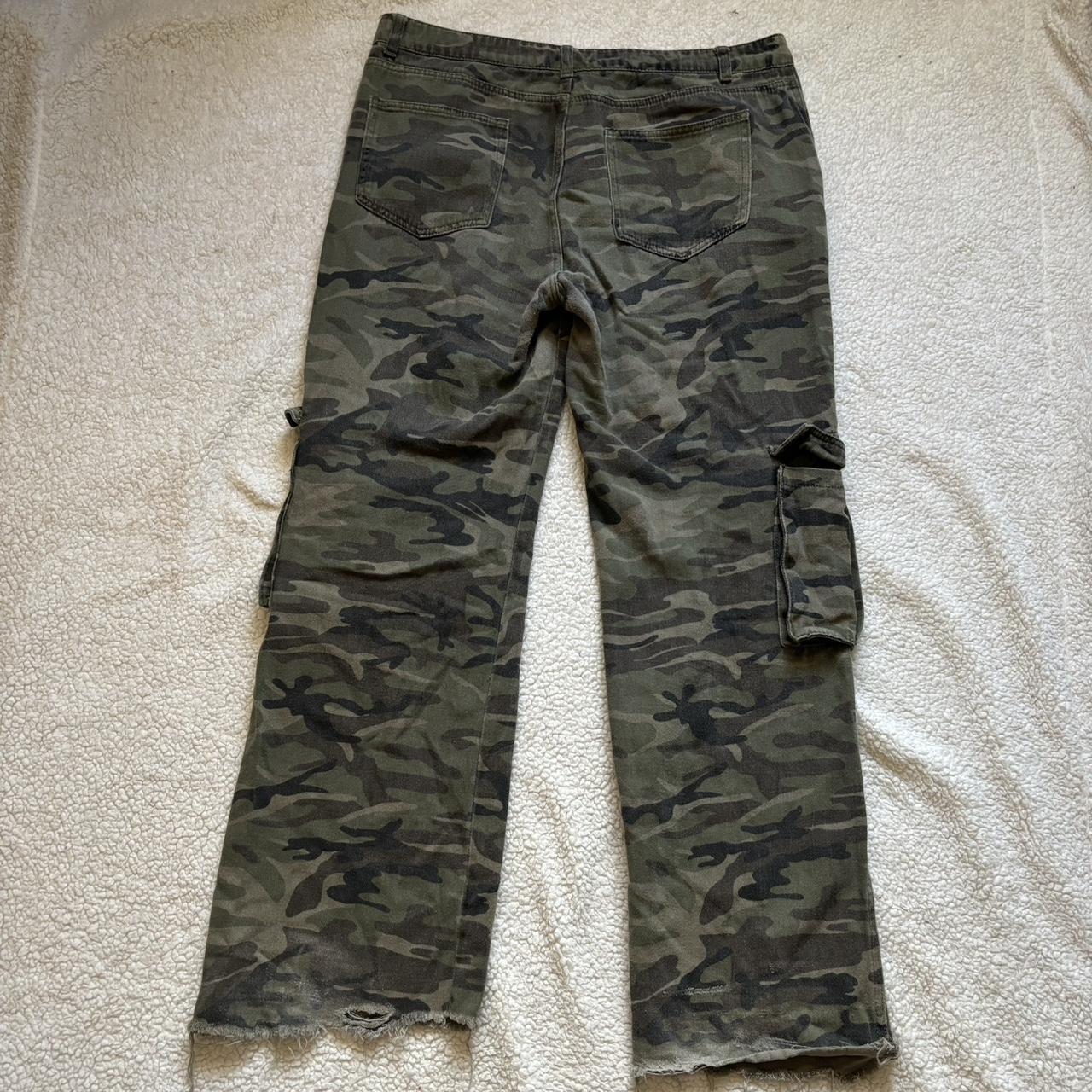 Low rise camo cargo pants Waist - 30” - Depop