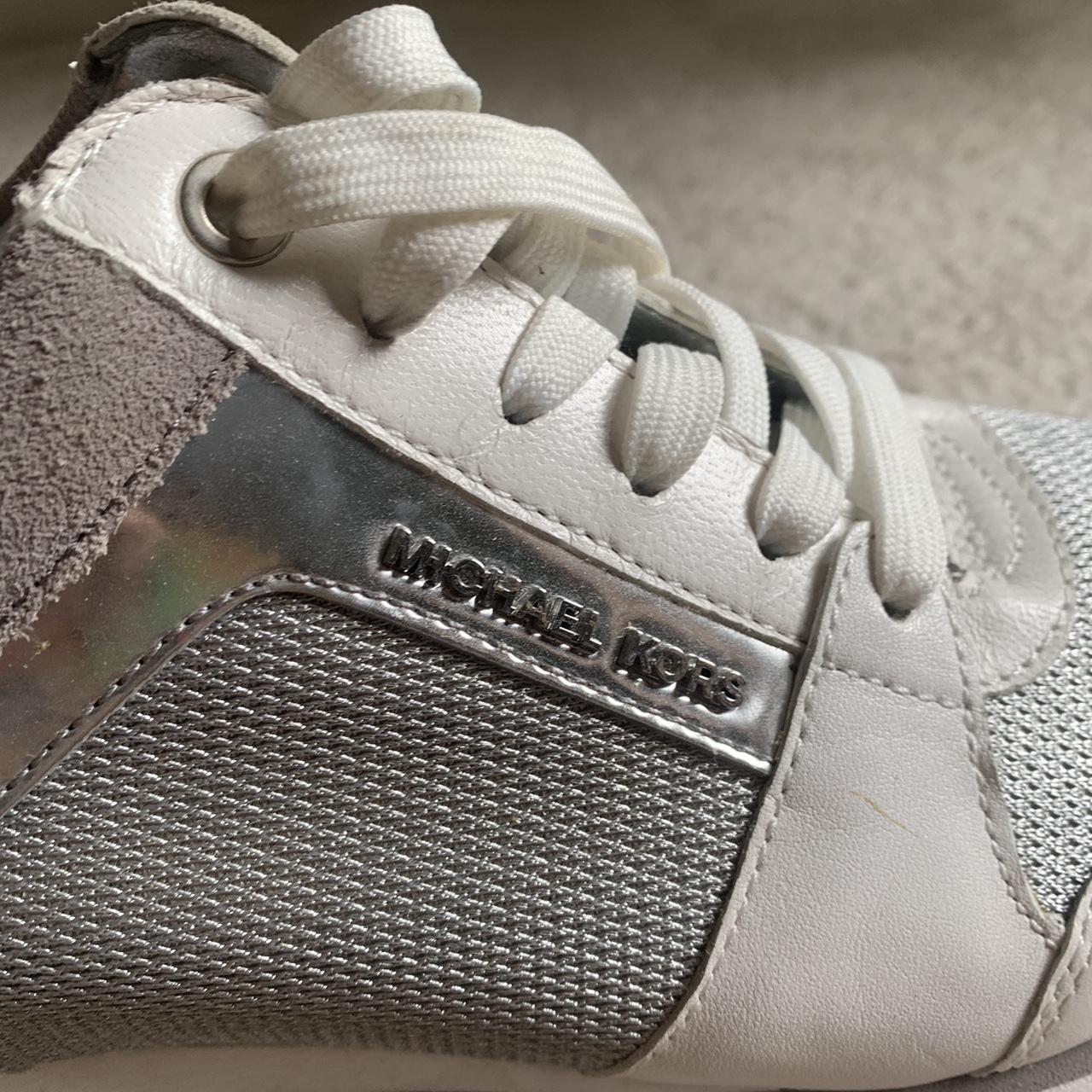 sepatu sneakers Michael Kors Silver & Black Sneakers Platform | Tinkerlust