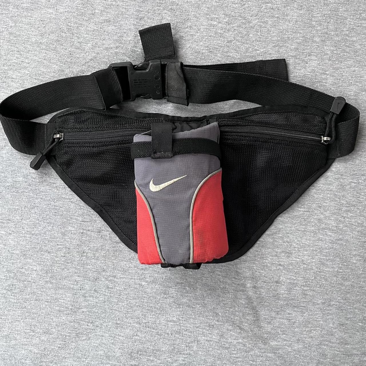 Nike fanny pack 2024 with water bottle