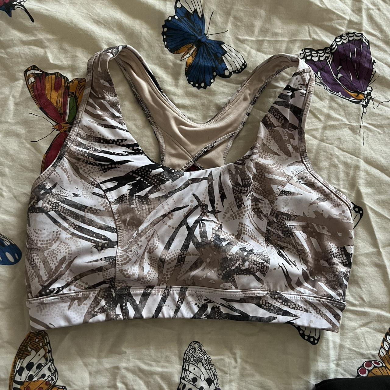 Super cute Tek Gear sports bra Size Large, fits... - Depop