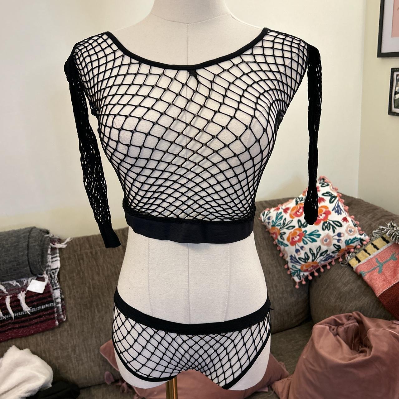 Fishnet crop shop top outfit