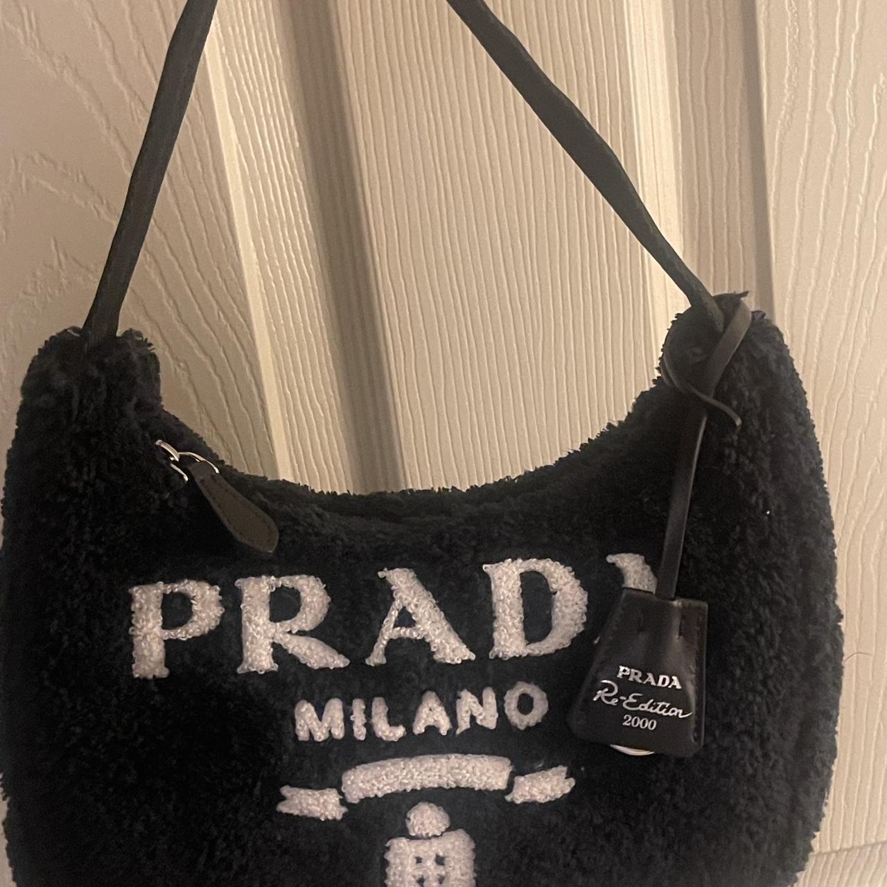☆PRADA☆Re Edition 2000 テリー ミニバッグ Prada Re-Edition 2000 Terry Mini Bag | Vivrelle