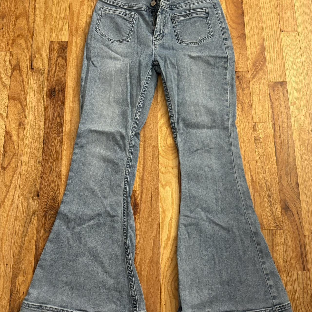 Shyanne flared jeans. Worn a few times. Size 31 short. - Depop