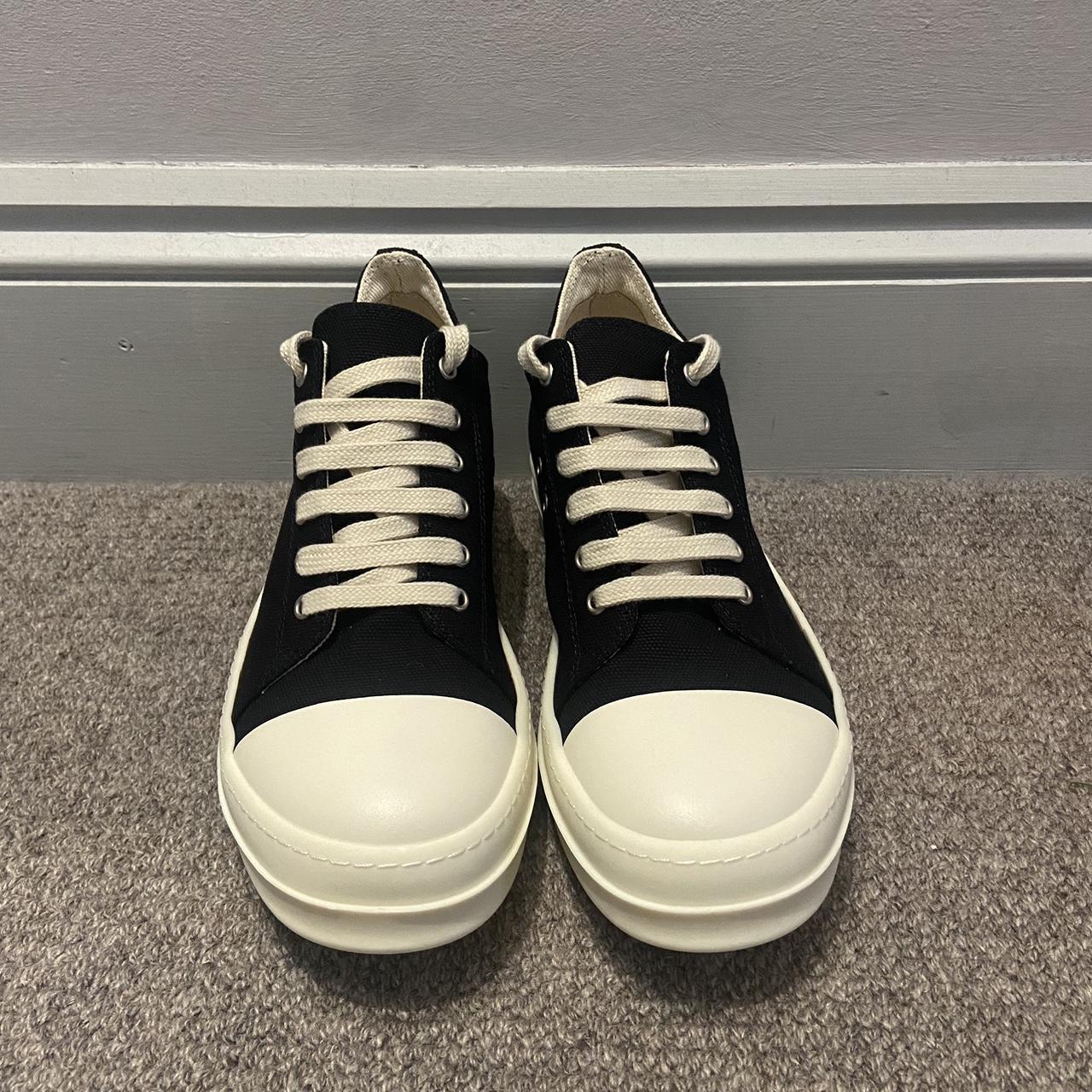 Men's Black and White Trainers | Depop