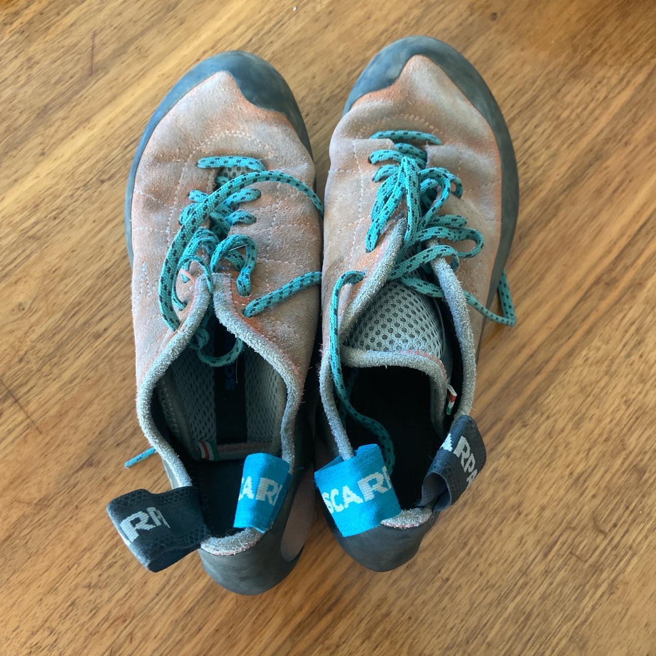 dark green flat shoes