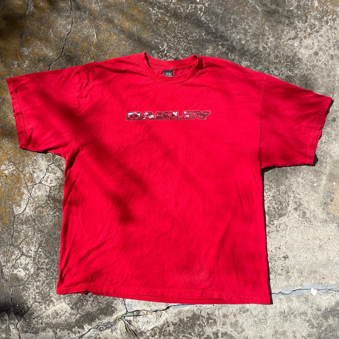 Vintage early 2000s oakley t-shirt...