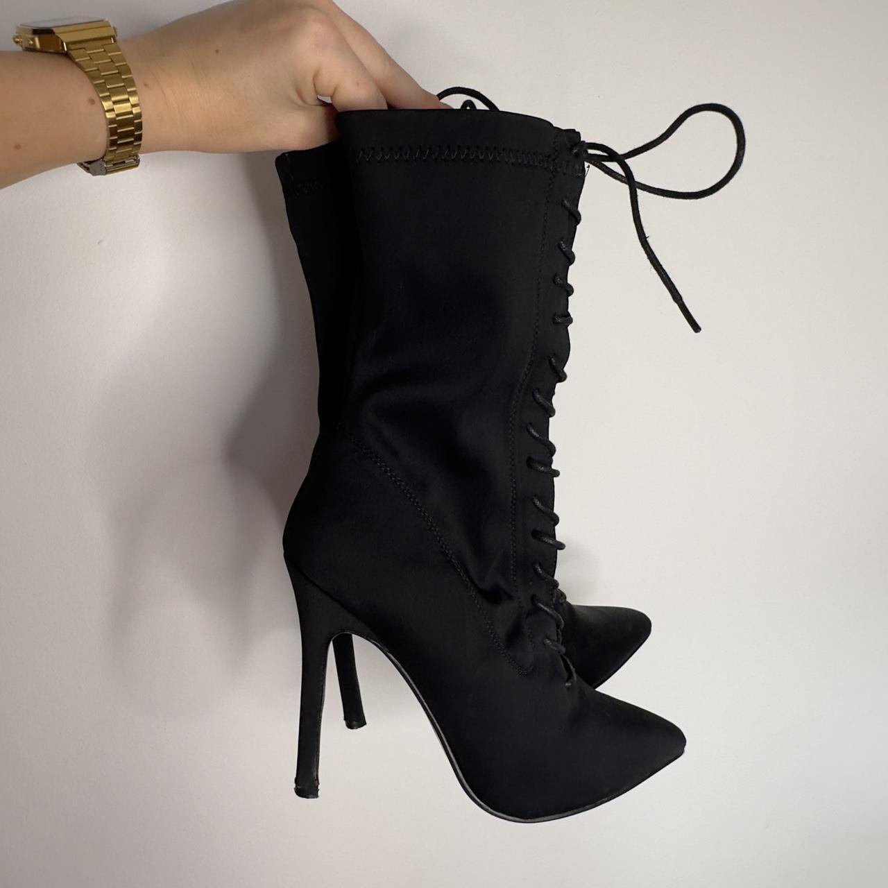 Black lace up boots • only worn once • zips up Depop