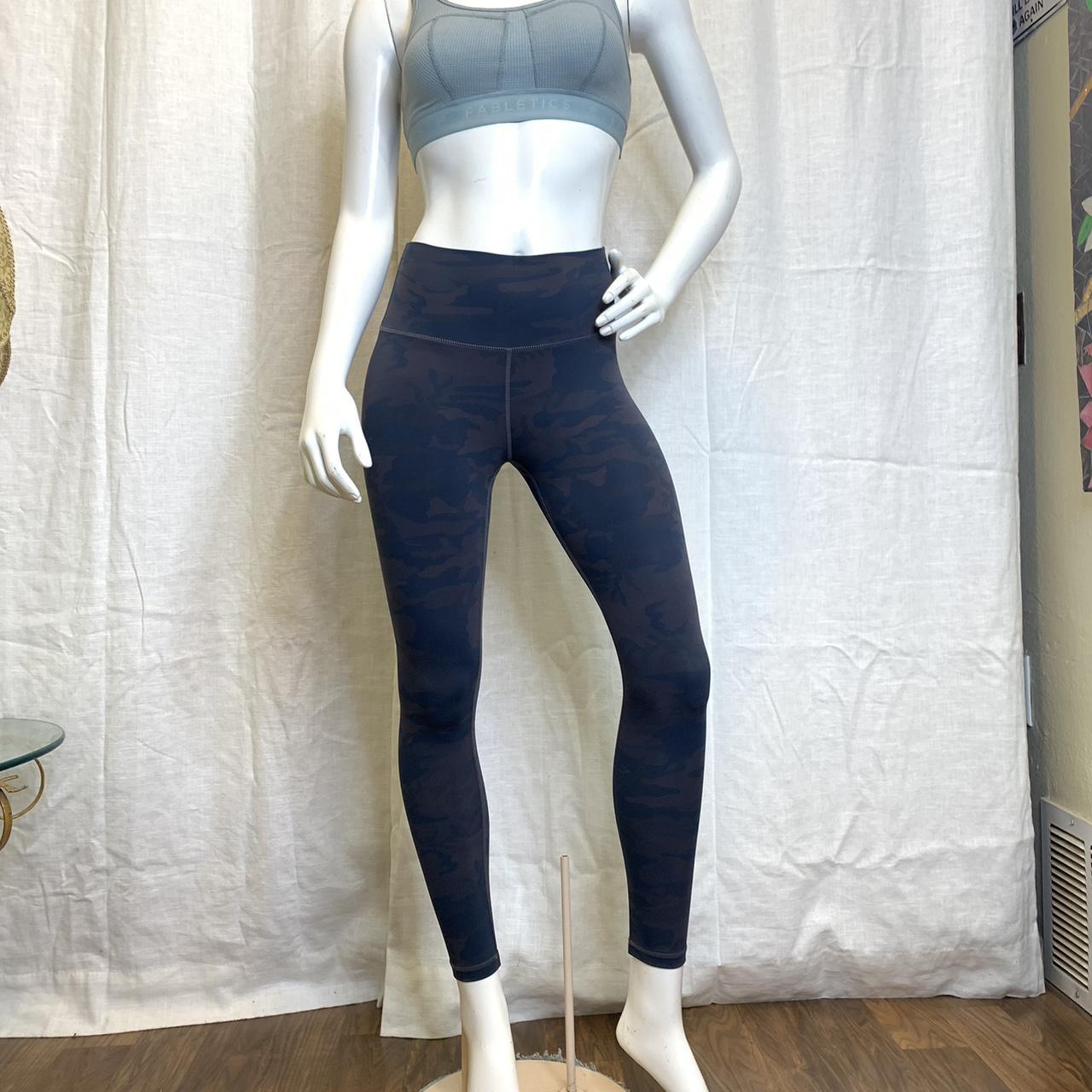 Pre-owned ECHT leggings como print scrunch in - Depop
