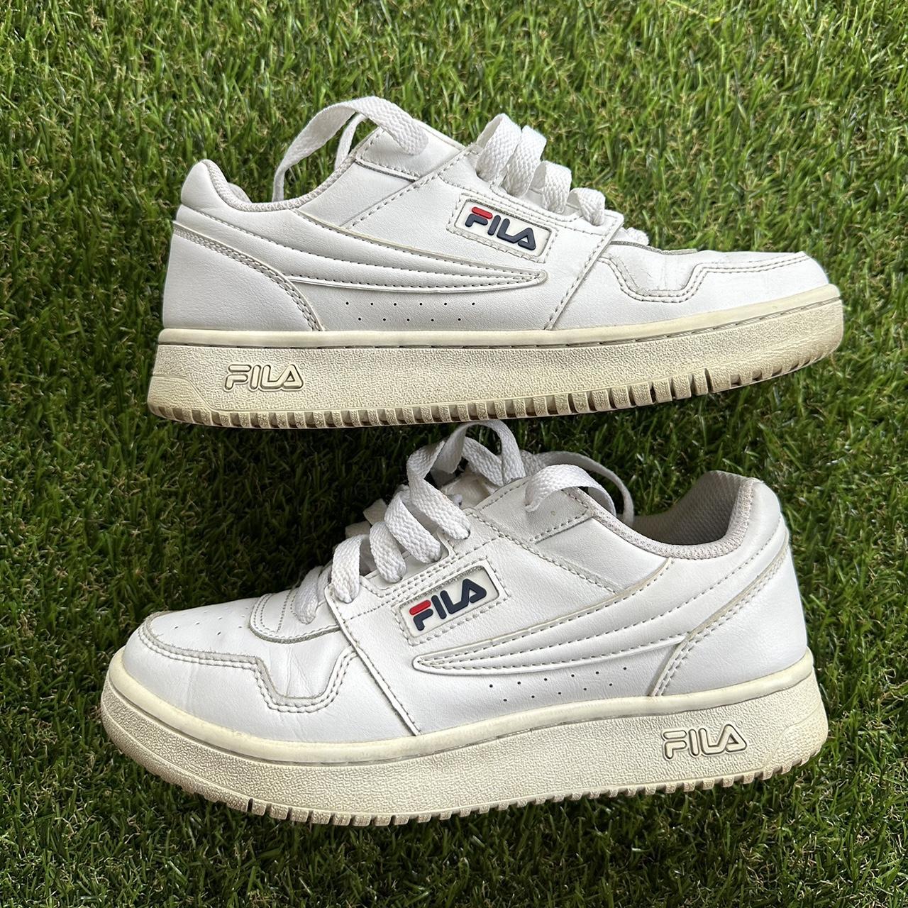 Size 5 best sale fila shoes