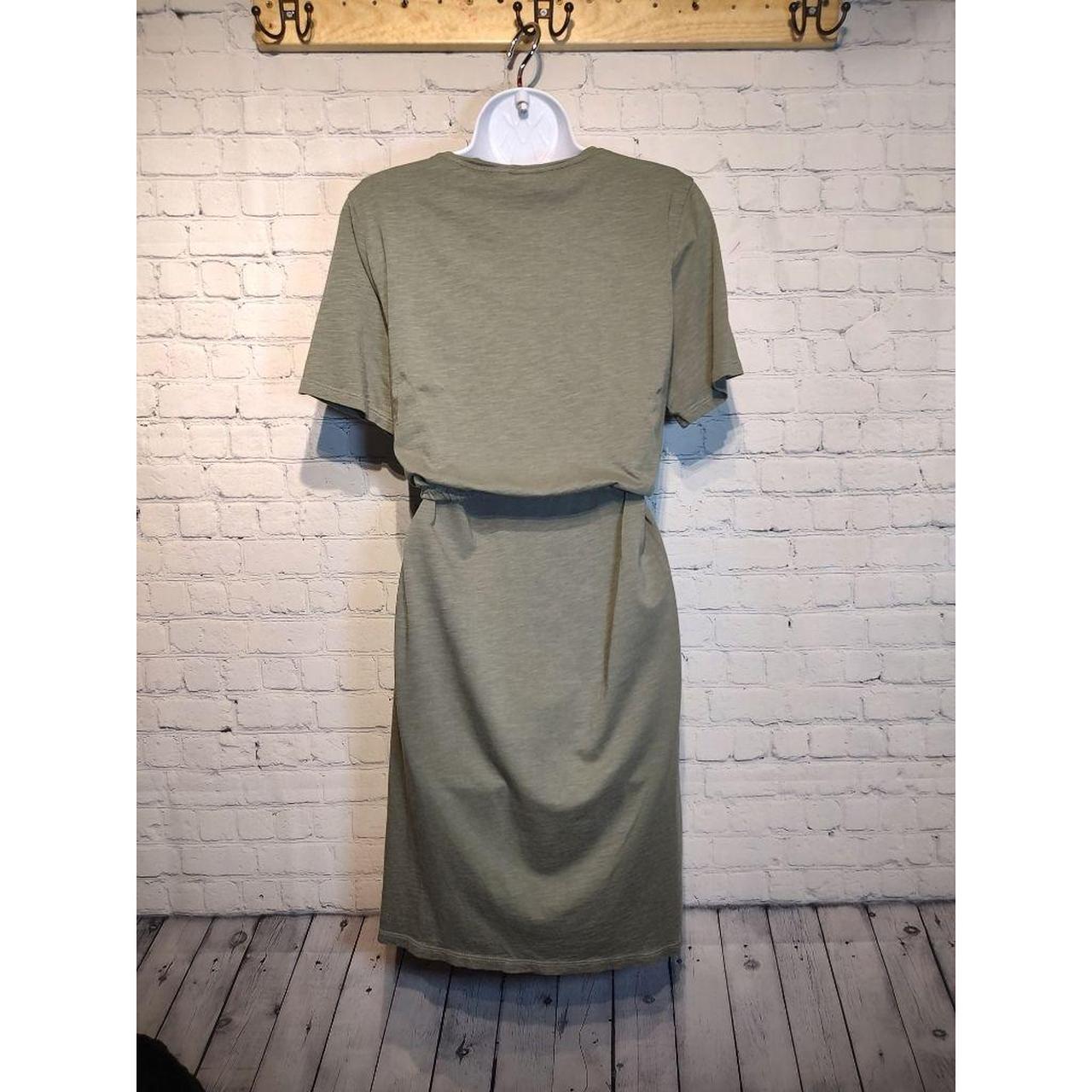 Sage green midi H&M maternity/breastfeeding/nursing - Depop