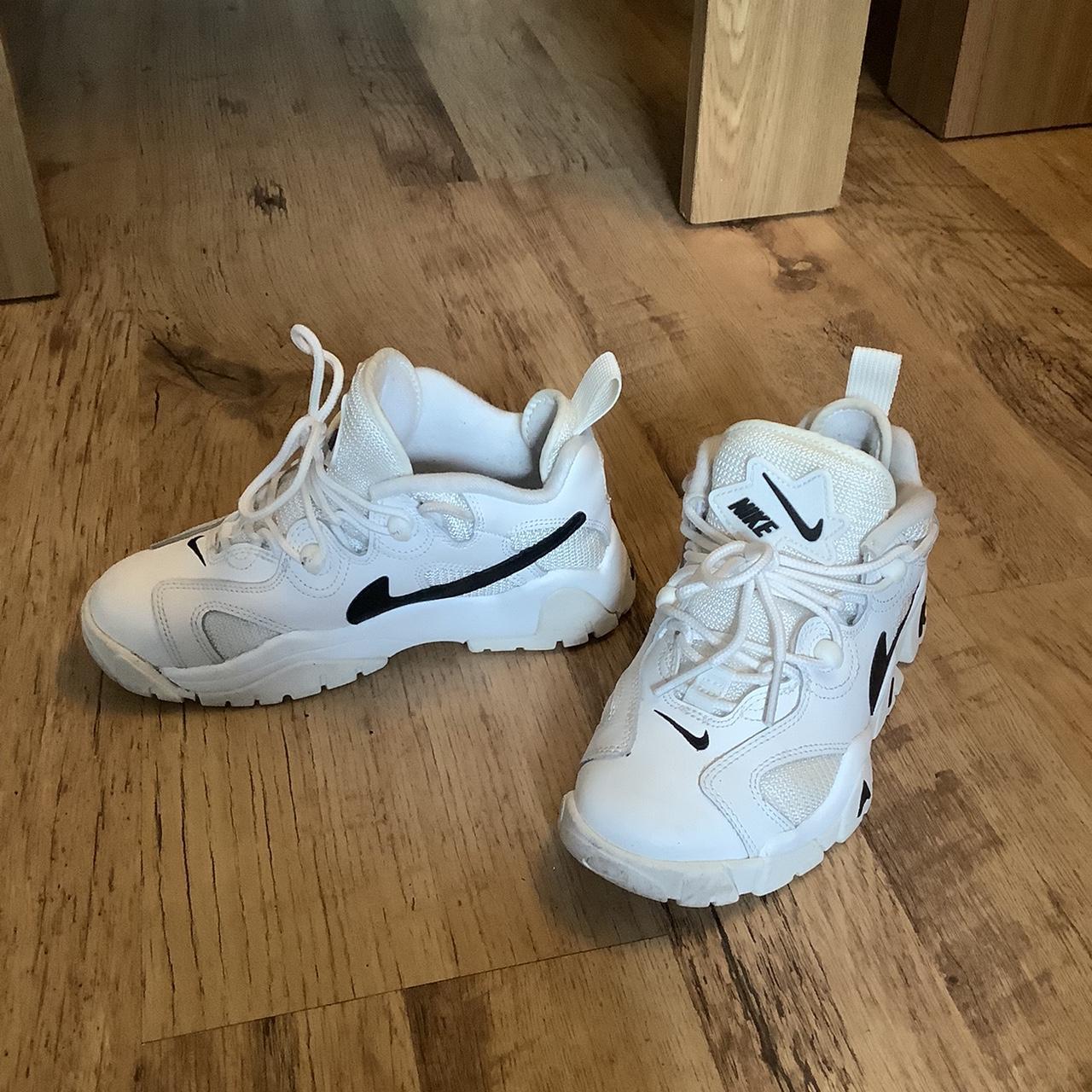 nike uptempo barrage