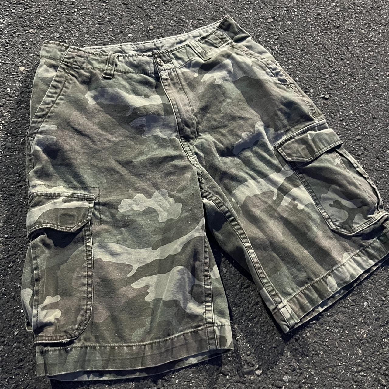 Fade Glory camo cargo shorts Super sick 90s... Depop