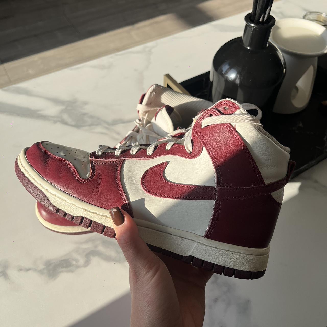 womens nike shoes burgundy