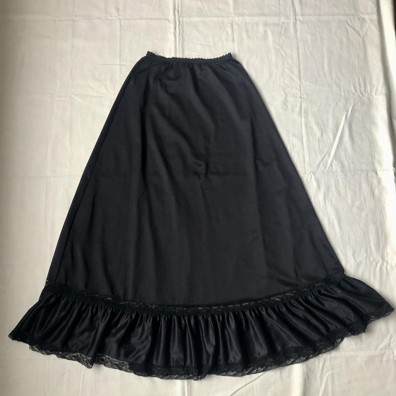 Black flowy skirt 60s best sale