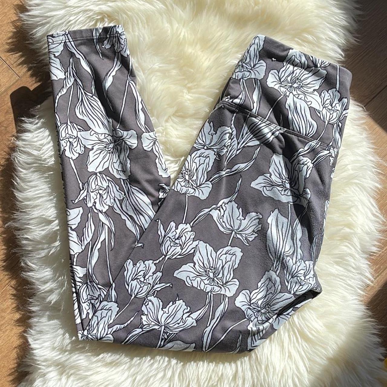 Target Women's Grey and White Leggings Depop