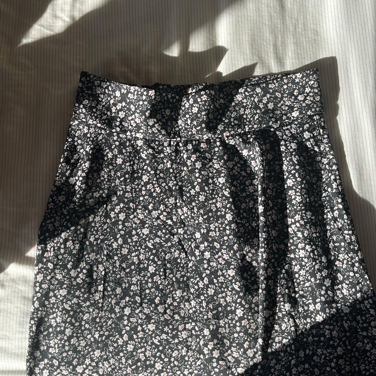 Black and white floral maxi skirt Really long and... - Depop