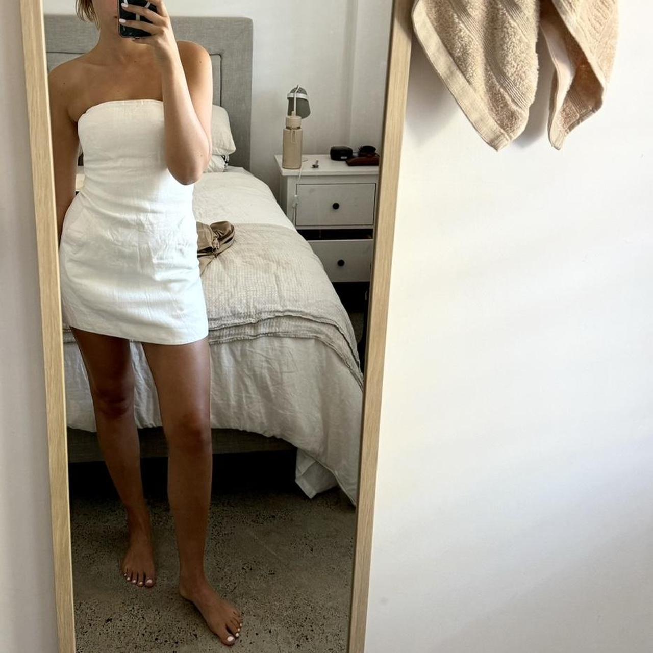 VENROY LINEN STRAPLESS MINI DRESS WHITE SIZE AU... - Depop