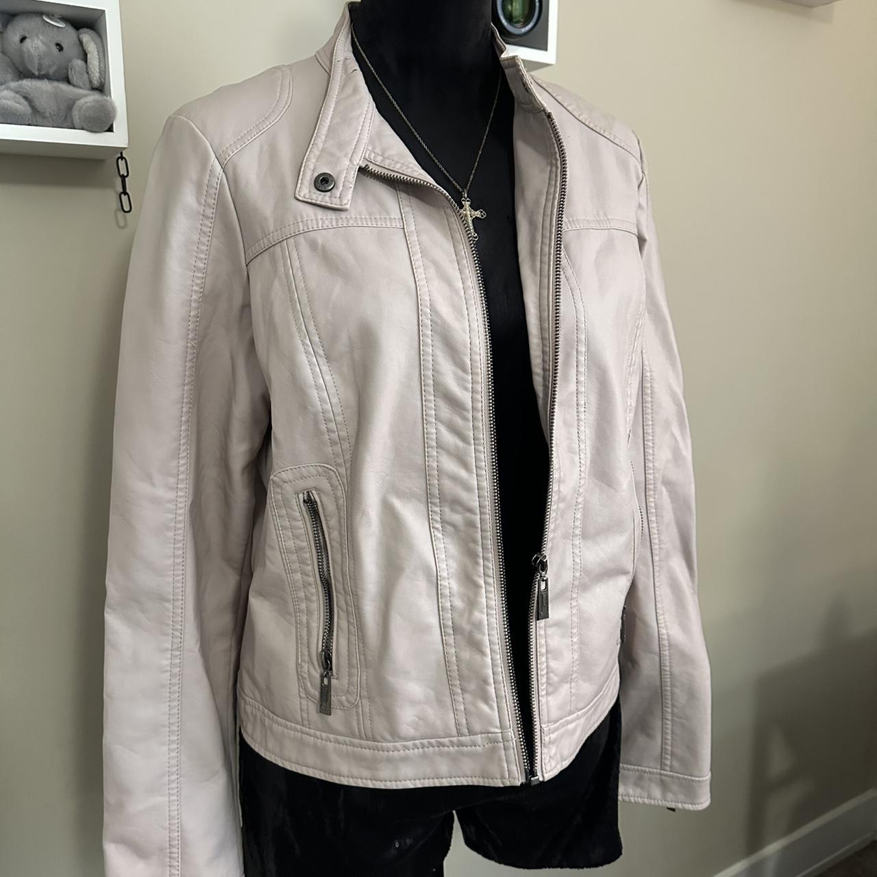 item listed by dapperandivine