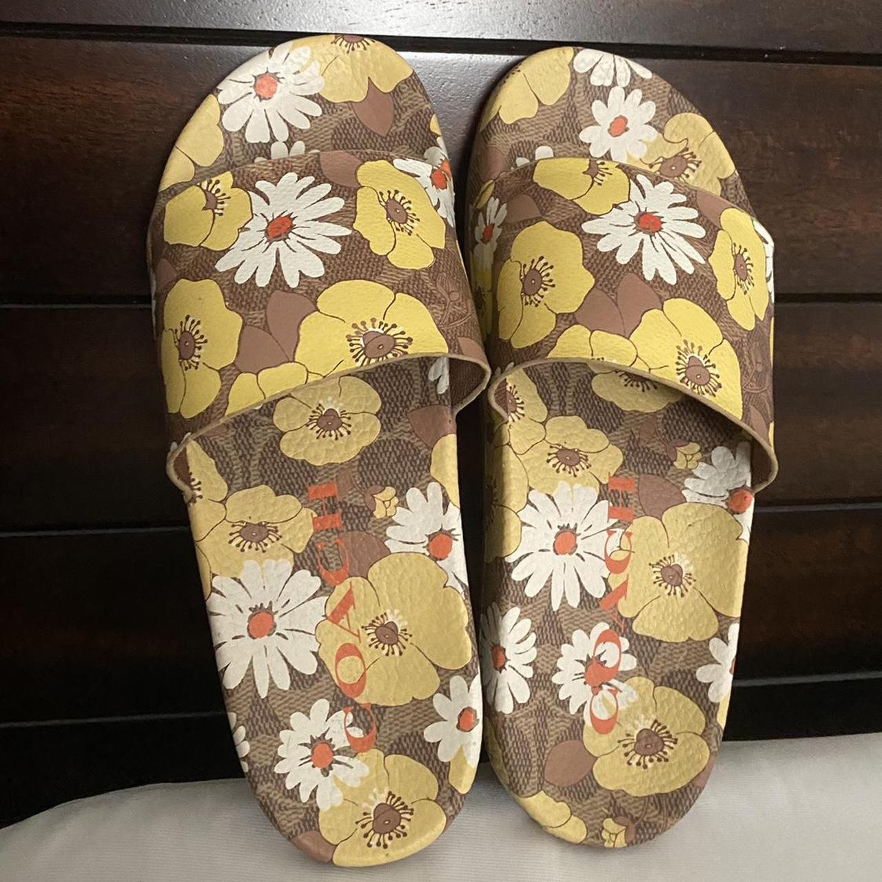 COACH Udele Sig Floral Sport Slide Size 7 brand Depop