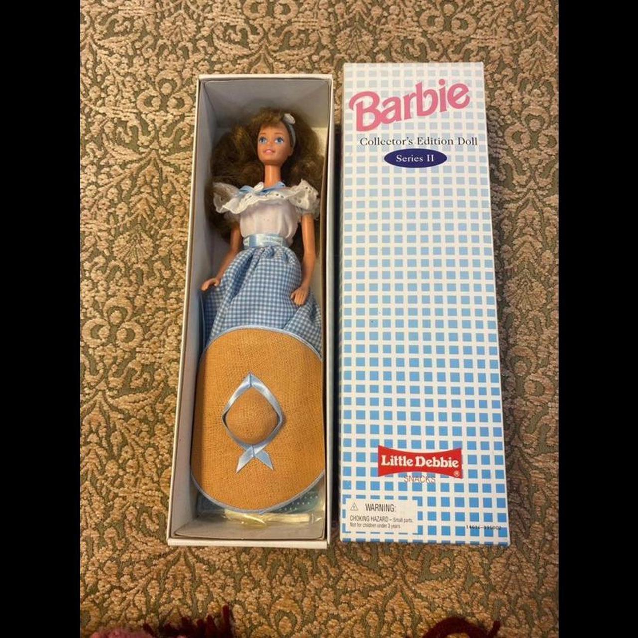 Barbie 1995 Series II Collector's Edition 30cm Doll - Barbie as Little Debbie Snacks' Girl with Dress, Sash, Shoes, Hair Ribbon, Hat, Hairbrush and Do 1995 little Debbie series two barbie. Barbie is in | Depop