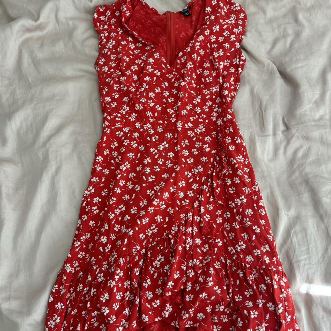 red floral dress!! such a pretty color,