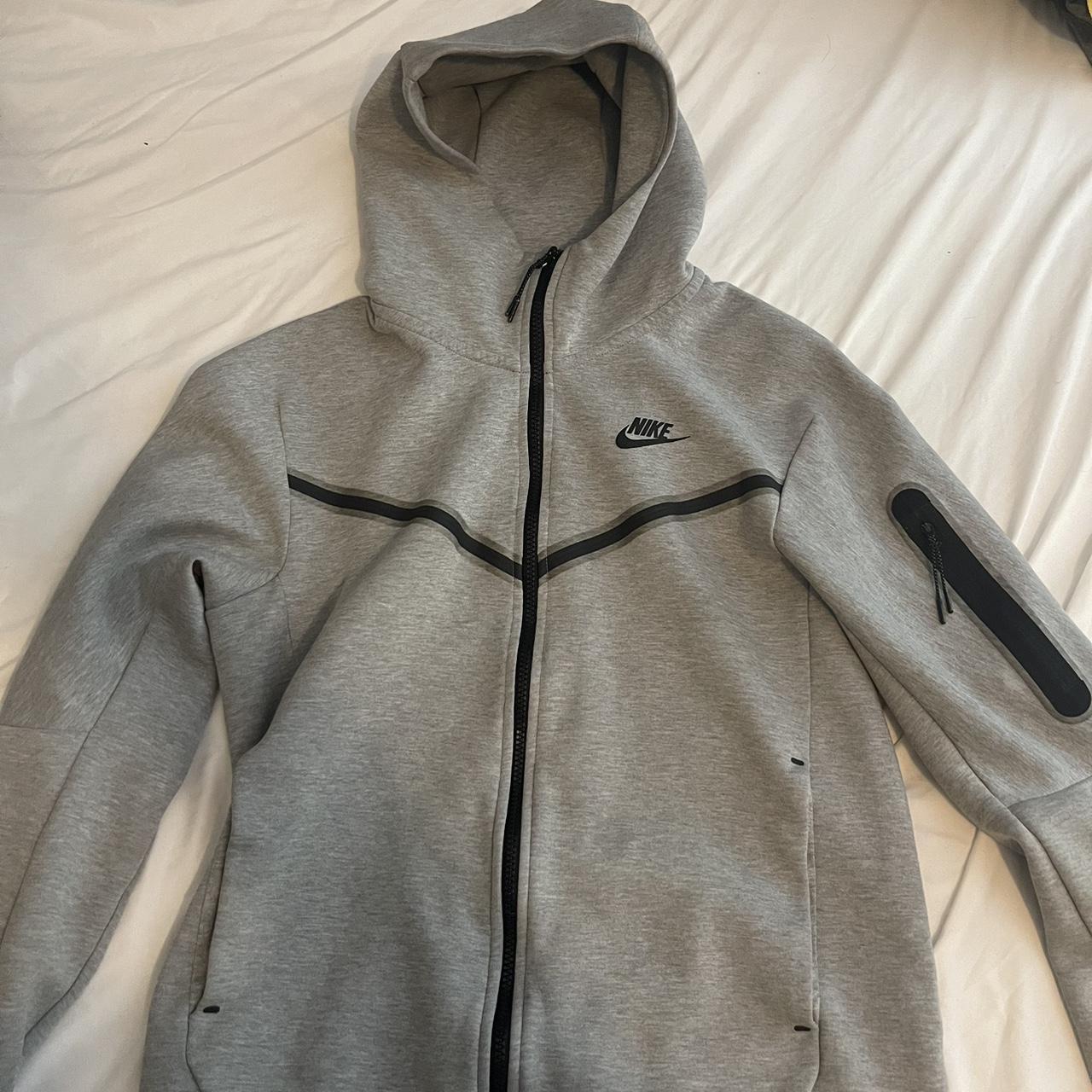 Nike Men's Grey and Black Hoodie | Depop