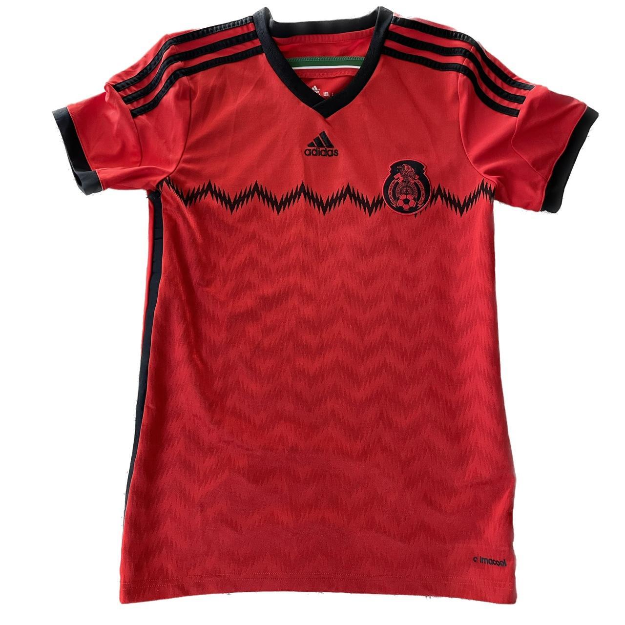 2014 mexico soccer jersey youth XL / fits women’s... - Depop