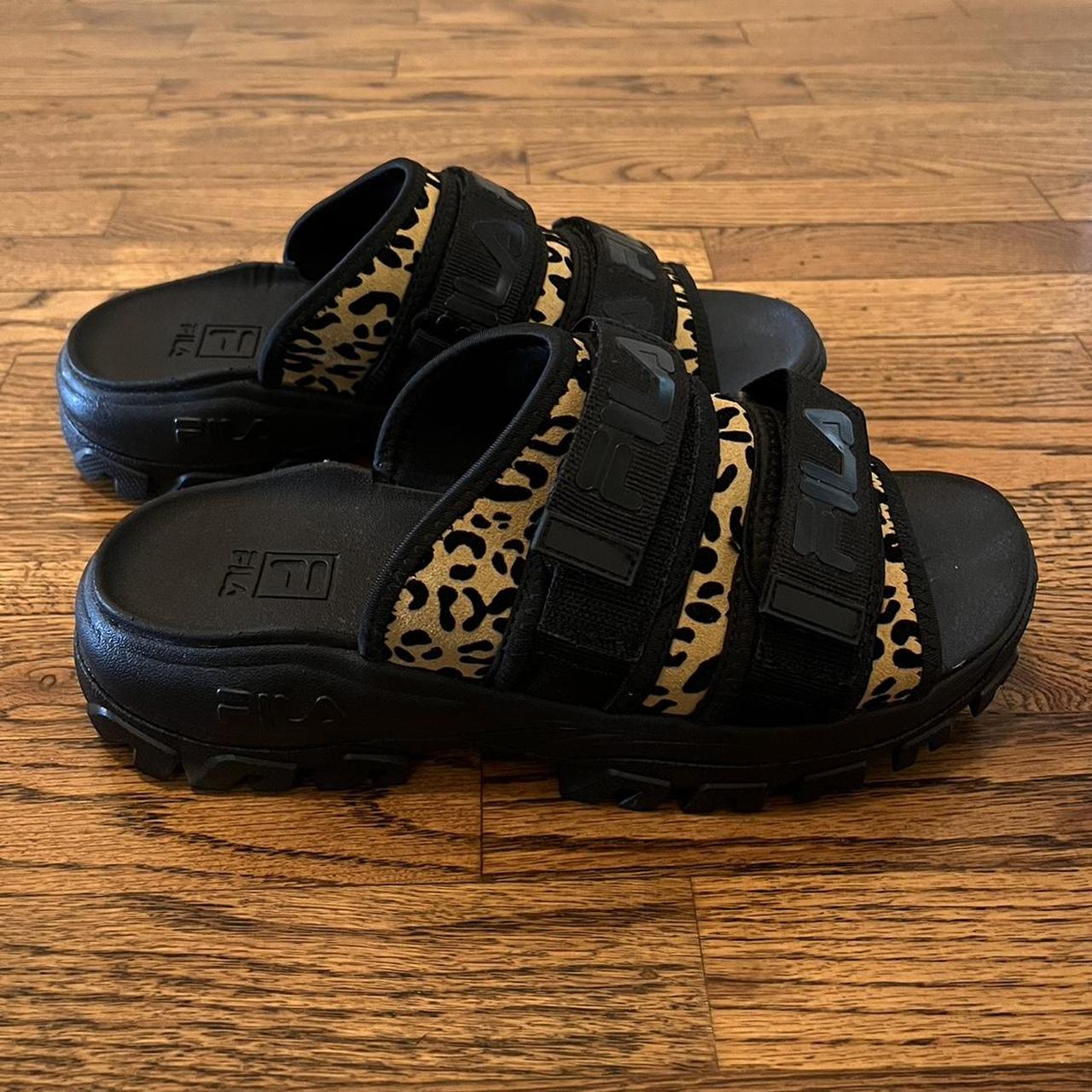 Fila platform slides w leopard detail Women s size