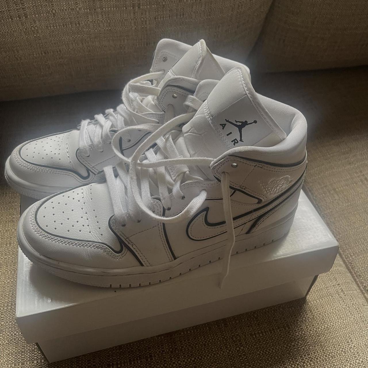 nike air jordan iridescent outline