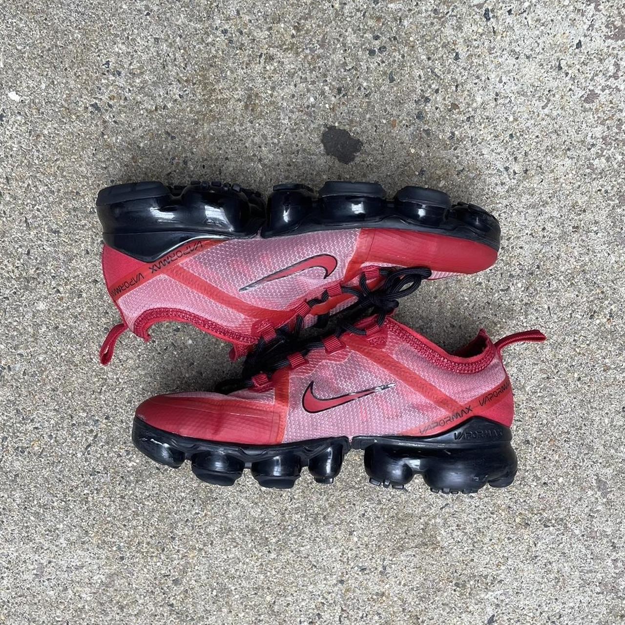 Black and red outlet vapormax womens