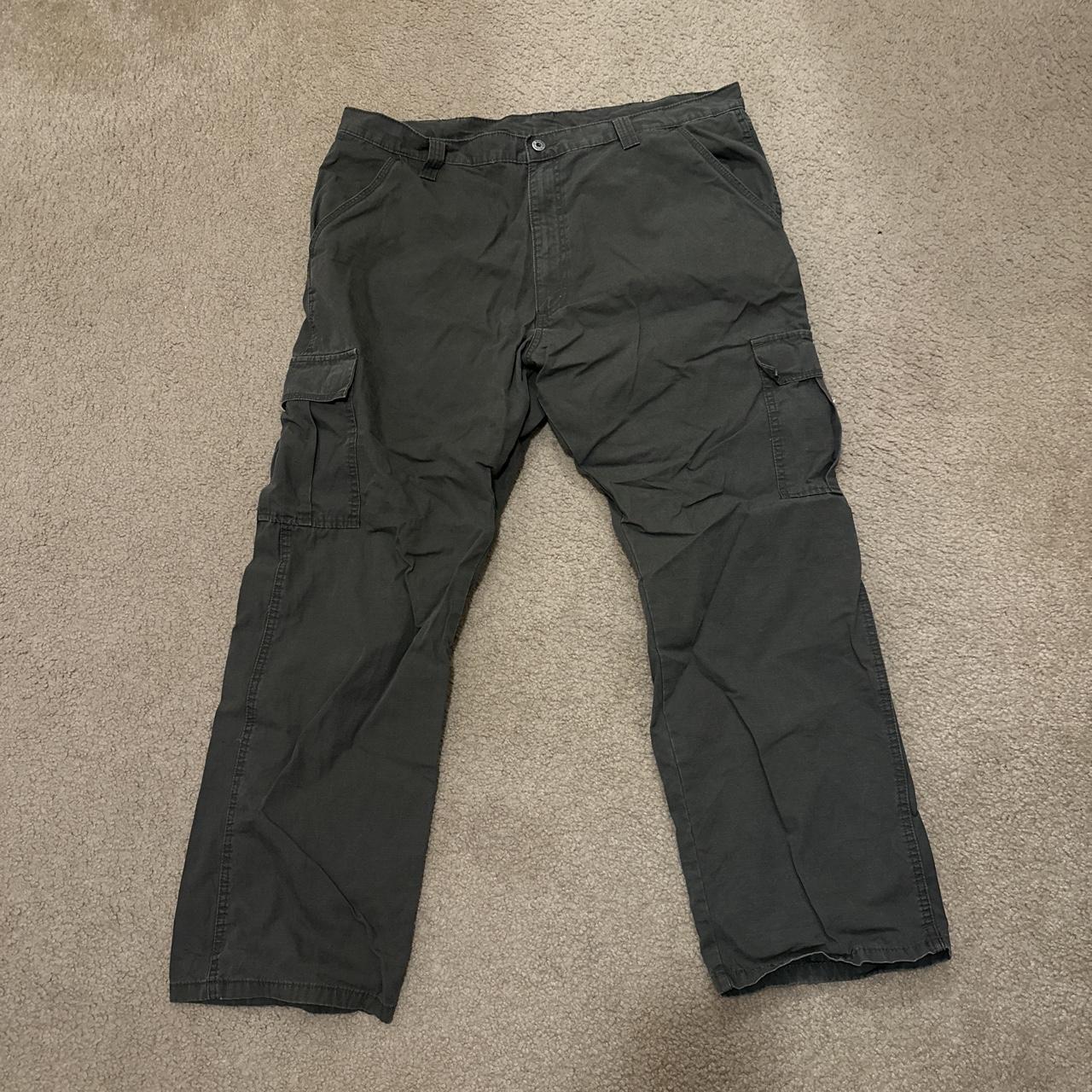 Baggy Grey cargo pants Y2K size 40X30 or Large - Depop