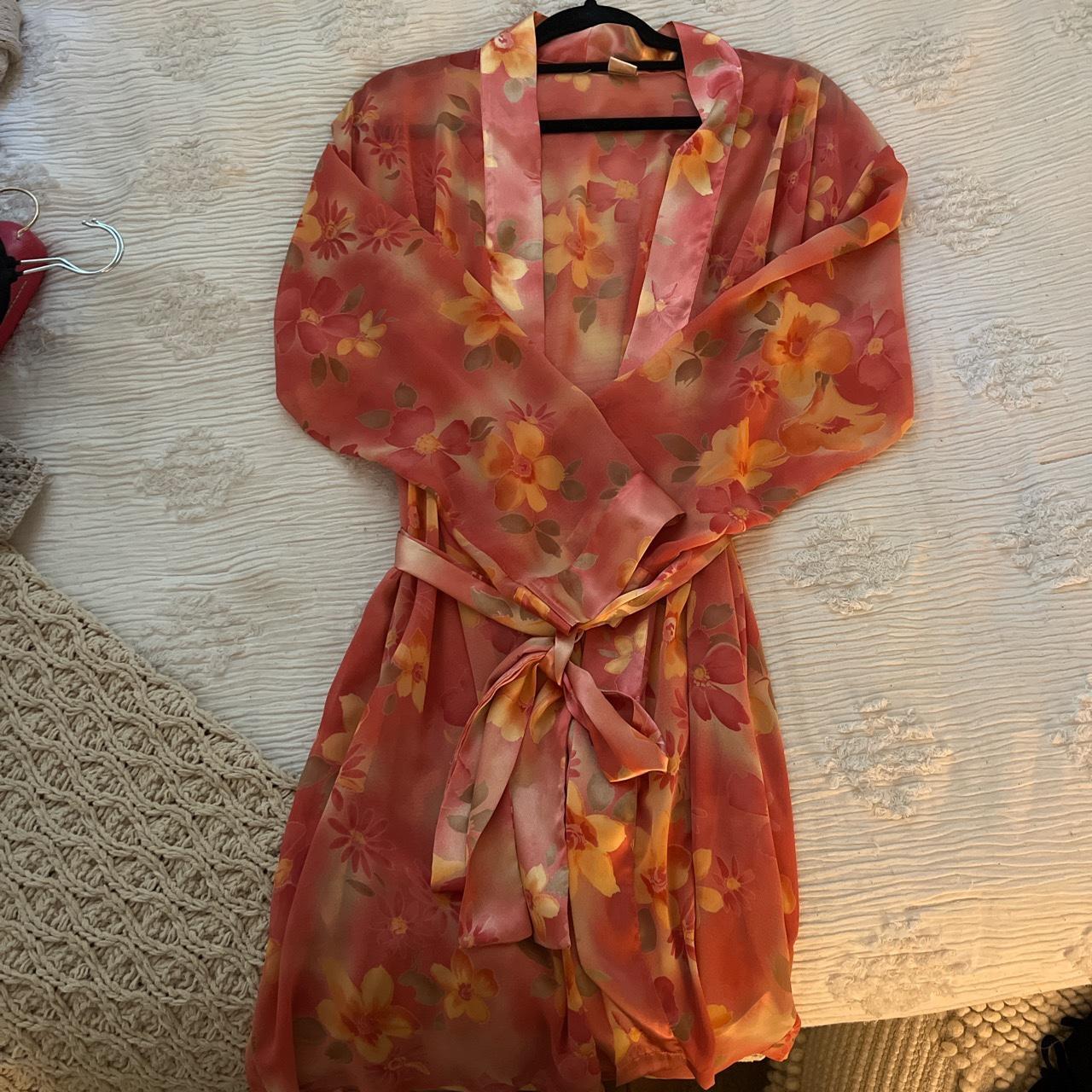 Floral robe in size small, but can most definitely... - Depop
