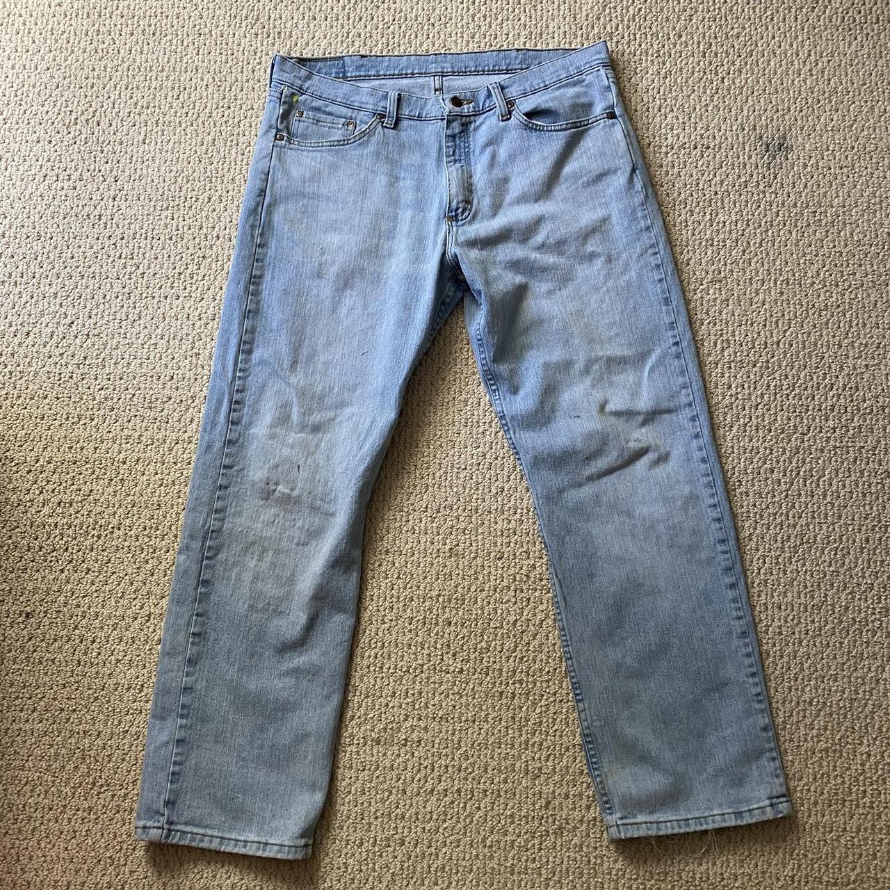 wrangler relaxed fit light wash jeans 34x32 - Depop