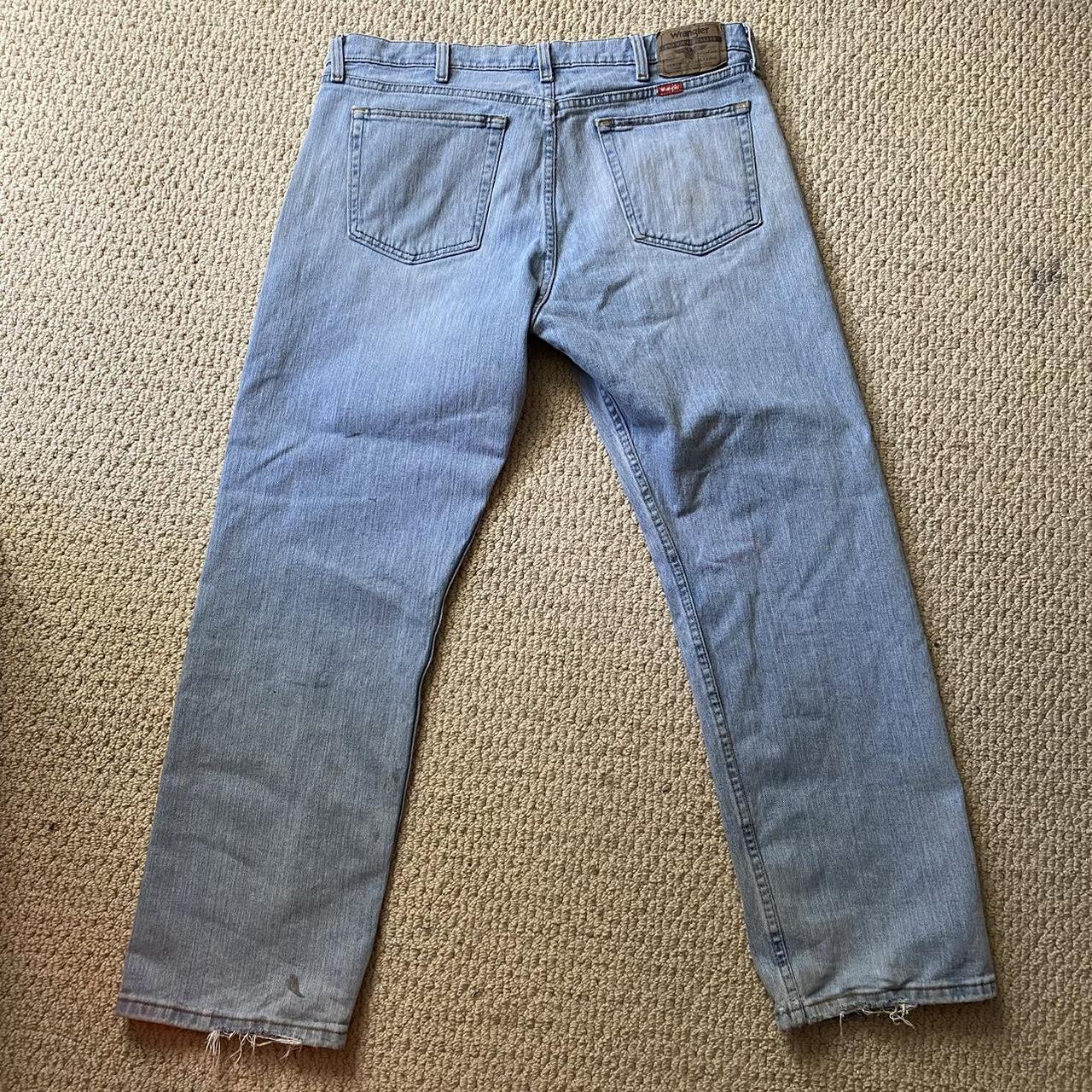 wrangler relaxed fit light wash jeans 34x32 - Depop