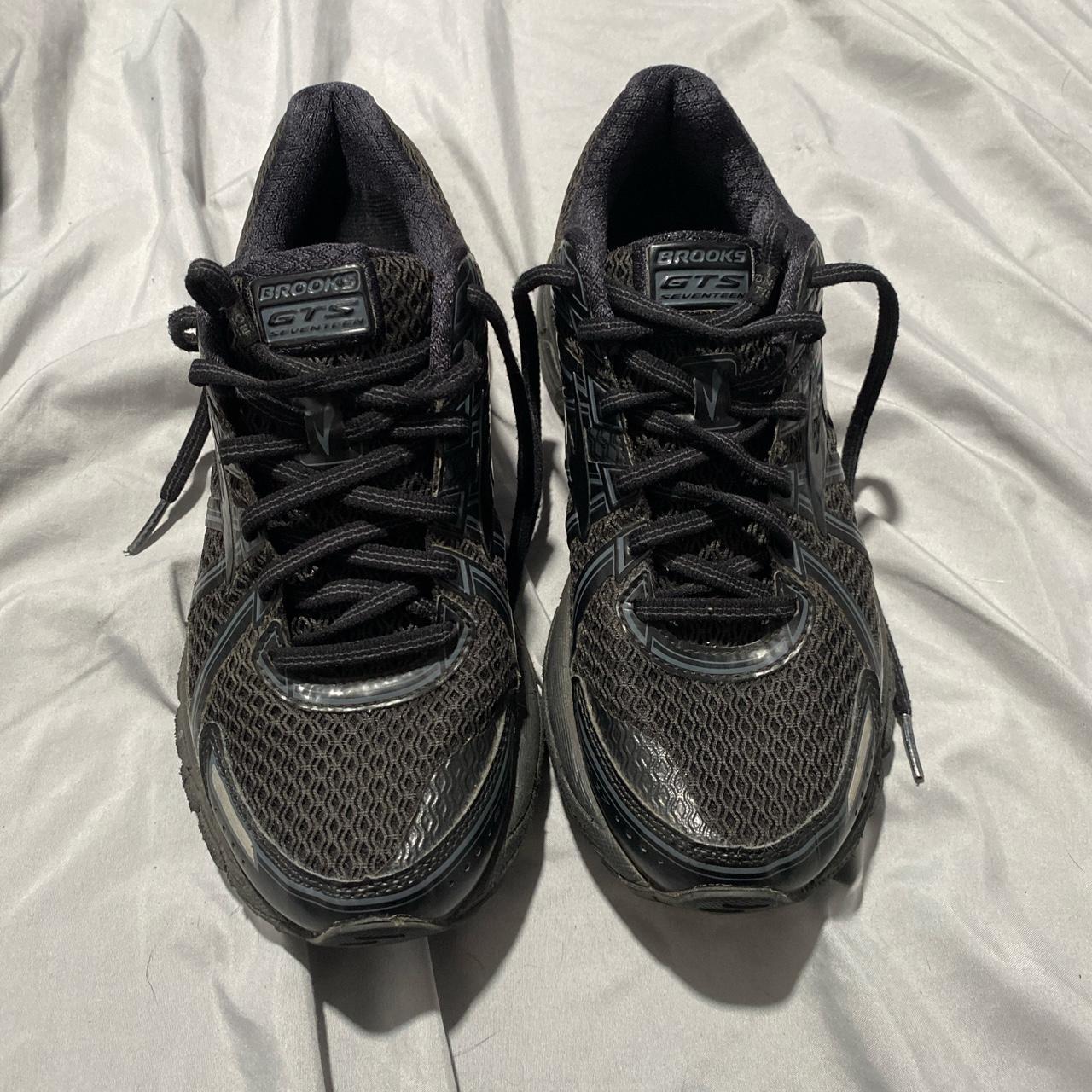 Brooks Women's Black Trainers | Depop