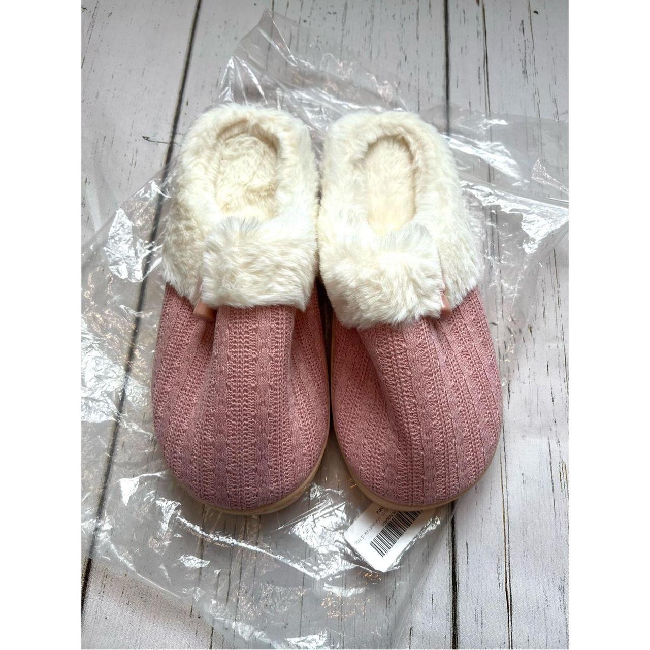 Women's Pink Slippers | Depop