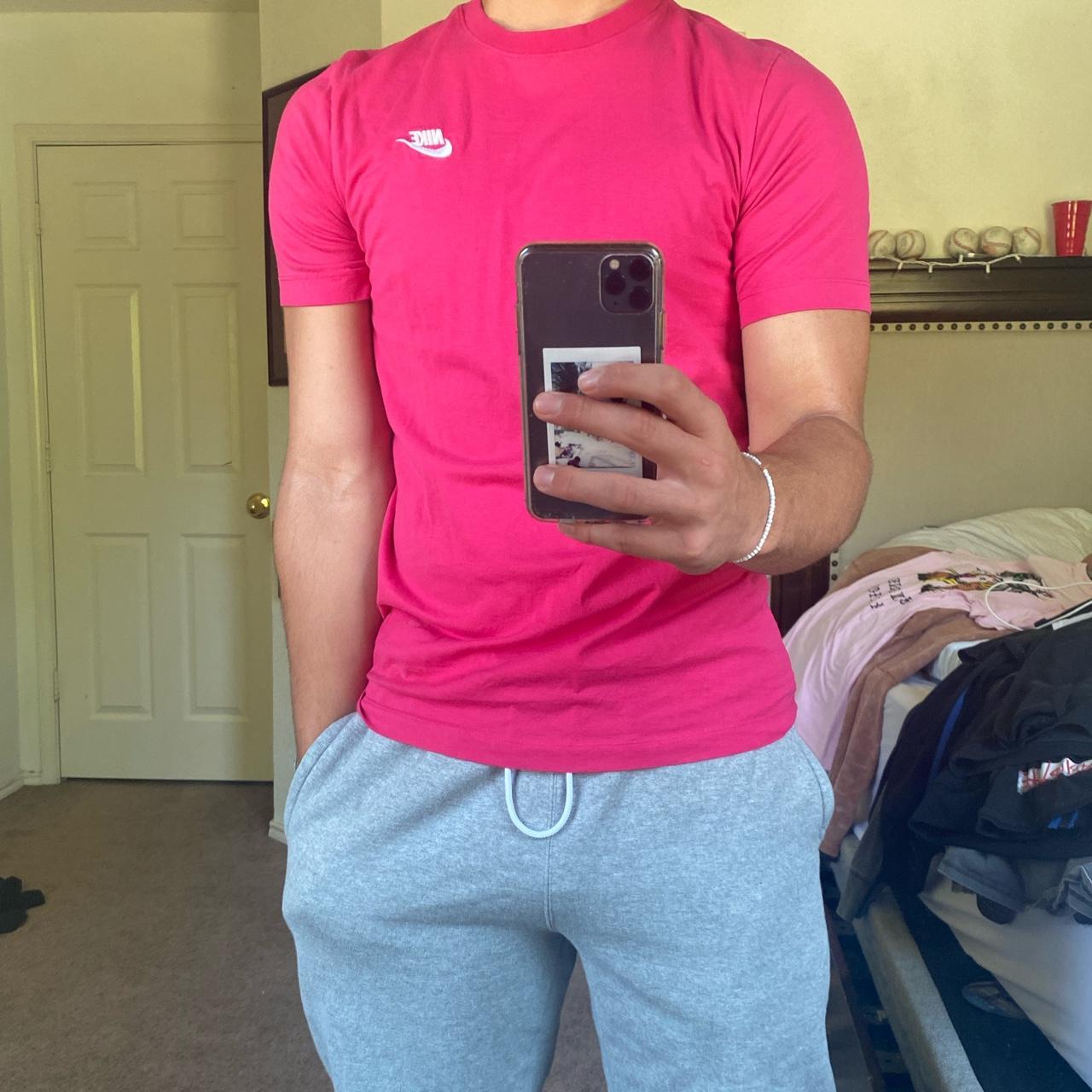 mens pink nike tee