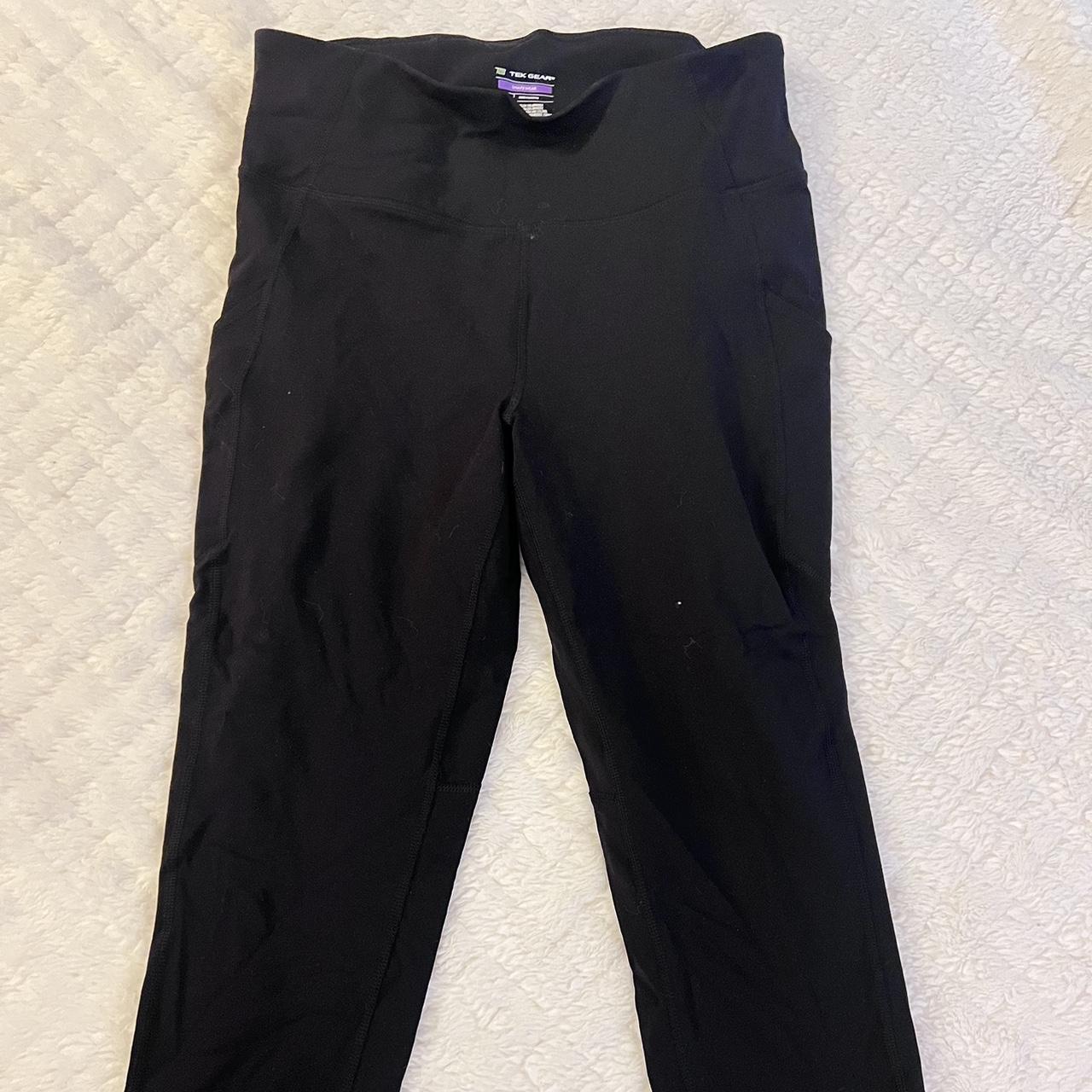 Black tek gear leggings with pockets - Depop