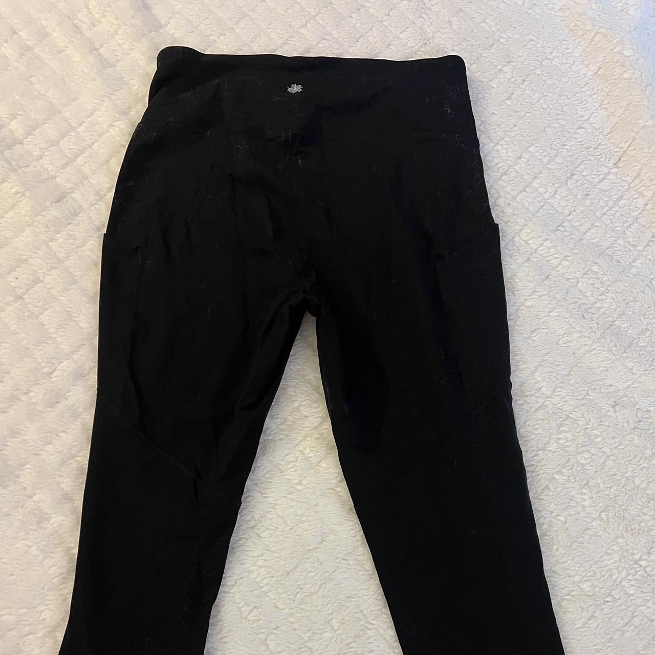 Black tek gear leggings with pockets - Depop