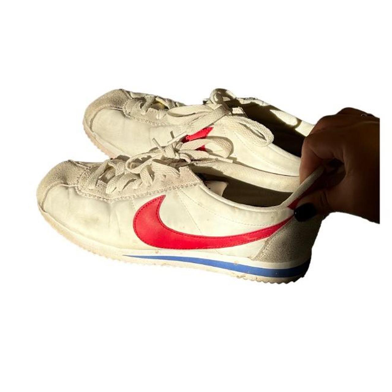 Size 9 women Nike Cortez run small Good