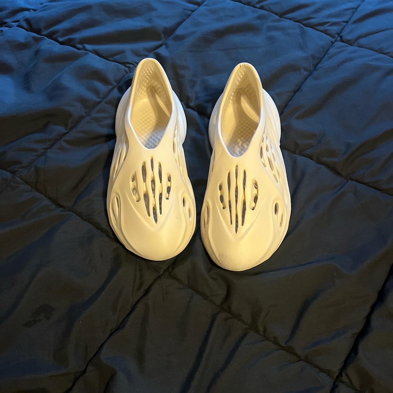 tan yeezy foam runners