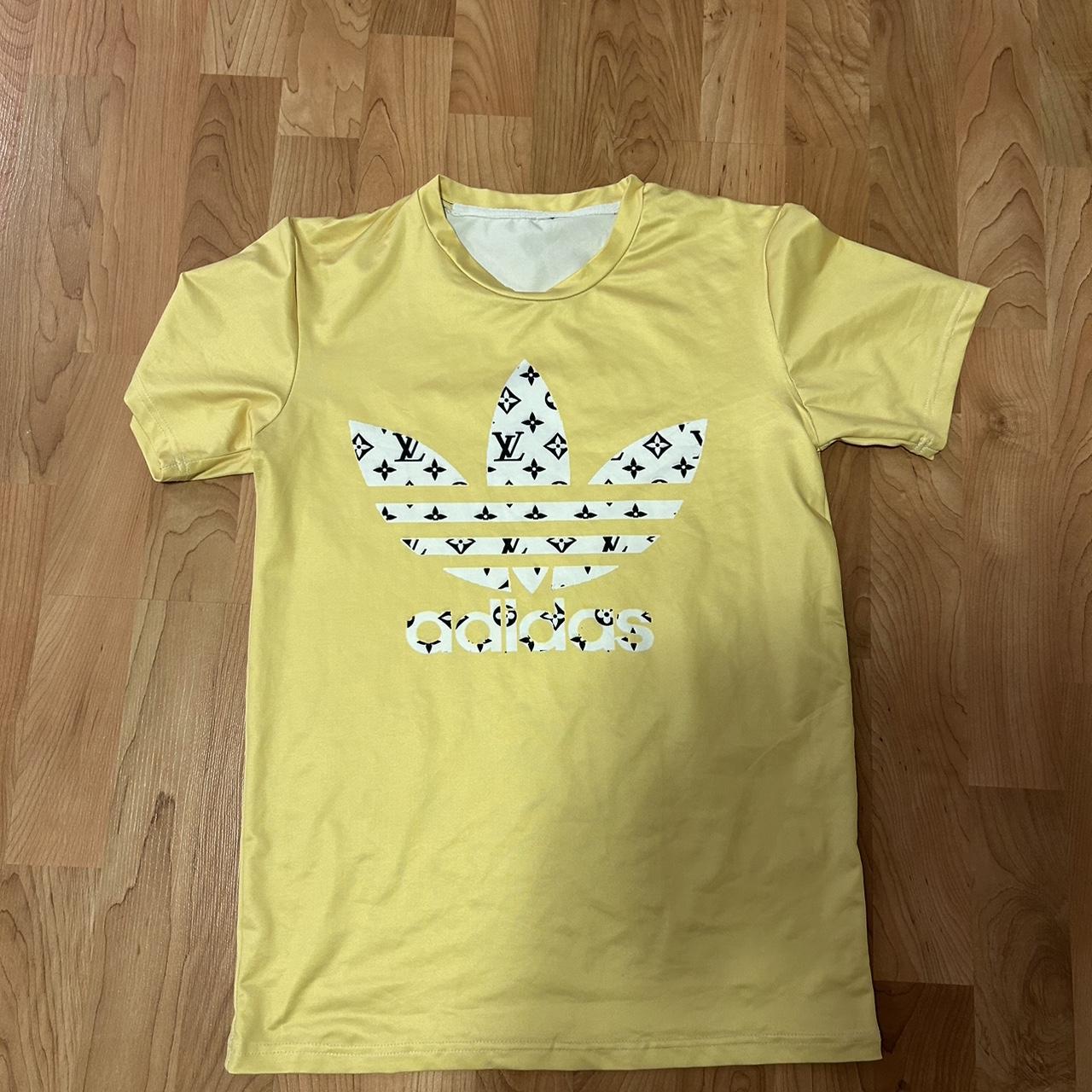 Louis Vuitton Men's Yellow and Black T-shirt | Depop