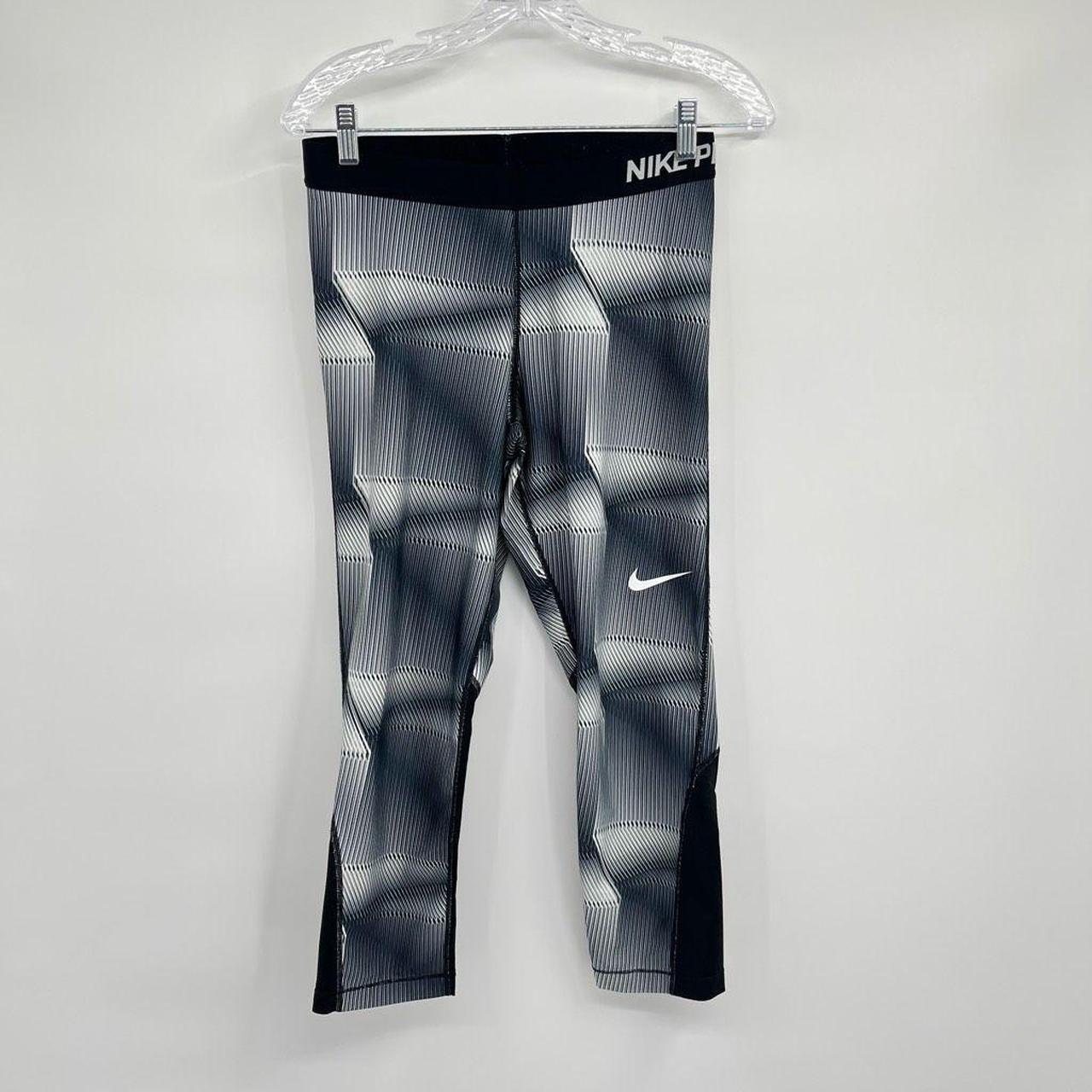 Nike Leggings Large Blue Pro Capri Low Rise Dri-Fit - Depop
